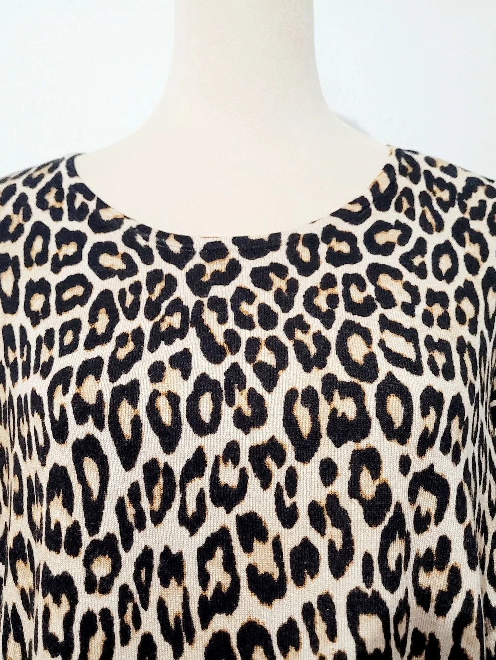 Chico’s Leopard Print Tunic Top Size Medium Animal Print Long Sleeve Stretch - Picture 3 of 11